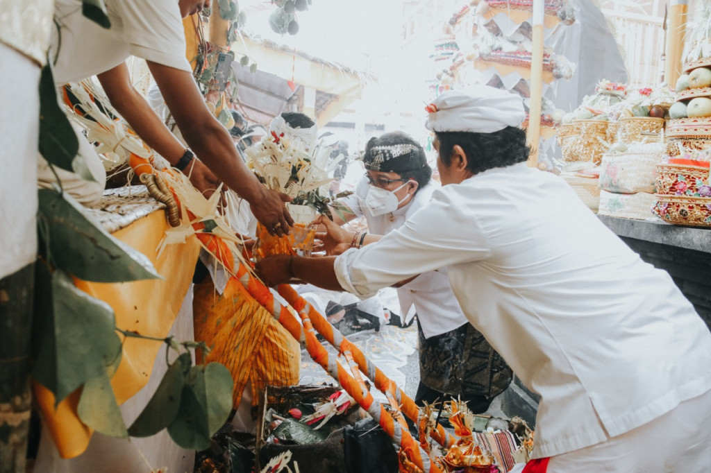 Bupati Giri Prasta Hadiri Puncak Karya Ngenteg Linggih di Pura Desa, Desa Adat Pelaga Petang